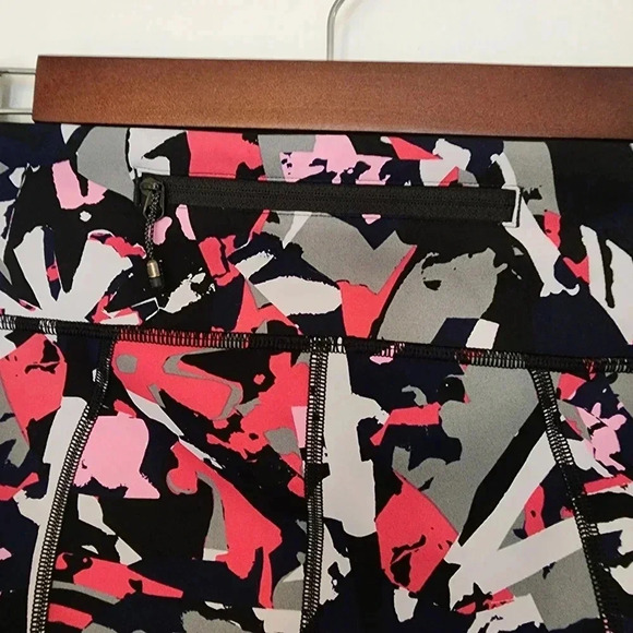 Lululemon Pace Rival pink and black capri leggings size 6 - Picture 5 of 8